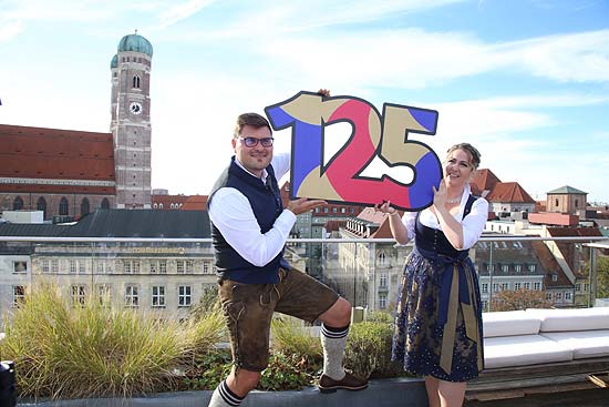 das neue Prinzenpaar der Narrhalla für 2018, Prinz Sebastian I. (Kriesel) und Prinzessin Janina I. (Homann) (g